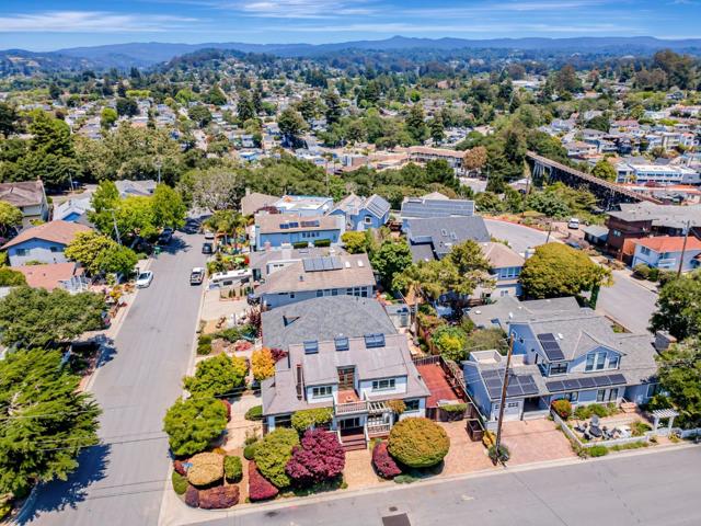 5005 Emerald Street, Capitola CA: https://media.crmls.org/mediaz/42c7c333-6aad-4f9b-b5b1-536c067644c5.jpg