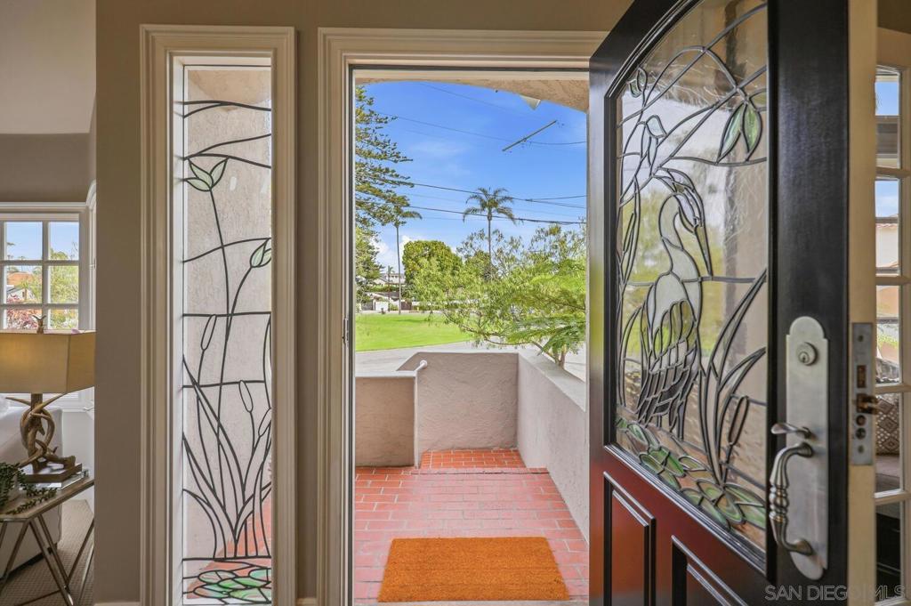 https://media.crmls.org/mediaz/42c7c57c-c035-42be-ab1d-40f67df61f35.jpg?preset=X-Large