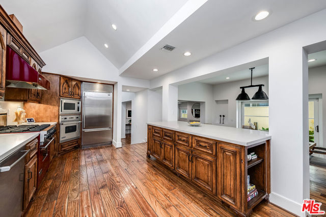 755 31st Street, Manhattan Beach CA: https://media.crmls.org/mediaz/42c819ac-d833-4f2c-8db5-171661acdbb7.jpg