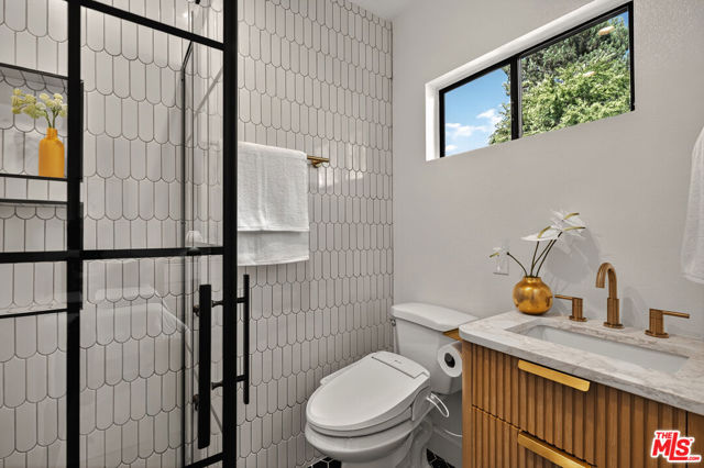 2603 Crestmoore Place, Los Angeles CA: https://media.crmls.org/mediaz/42c8e34c-77cd-4884-8380-e1d8bfb56b36.jpg