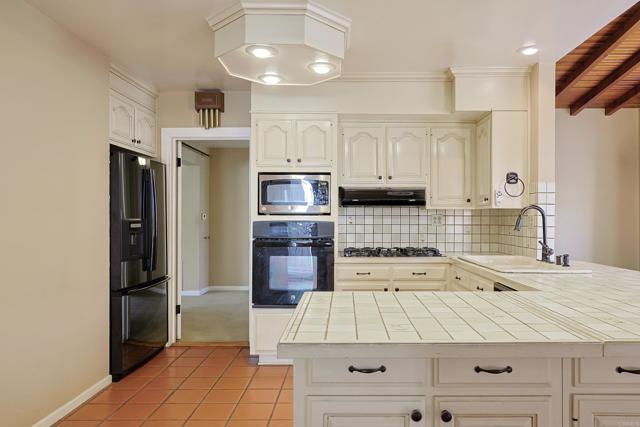 Detail Gallery Image 10 of 62 For 4350 68th Street, La Mesa,  CA 91942 - 3 Beds | 2 Baths