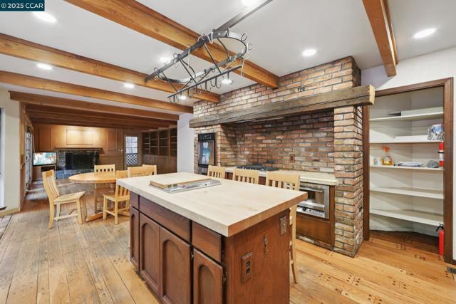 58 Saint Andrews Ln, Alamo CA: https://media.crmls.org/mediaz/42c9da49-6b94-45ea-8fc1-9a8241f9ac47.jpg