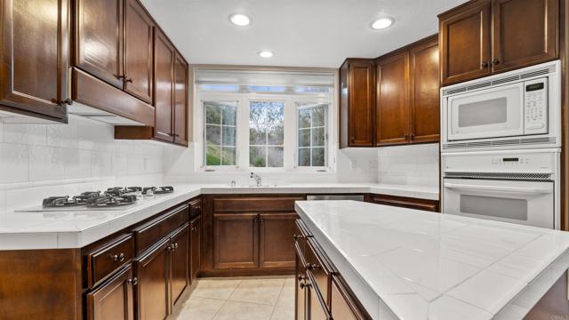 2894 Torrey Pines Rd, La Jolla CA: https://media.crmls.org/mediaz/42c9e019-e12c-49a9-bd89-0aacb399098f.jpg