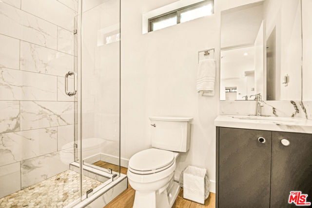 535 N Formosa Avenue, Los Angeles CA: https://media.crmls.org/mediaz/42c9f144-0016-4355-ab80-a66b3e9b8f32.jpg