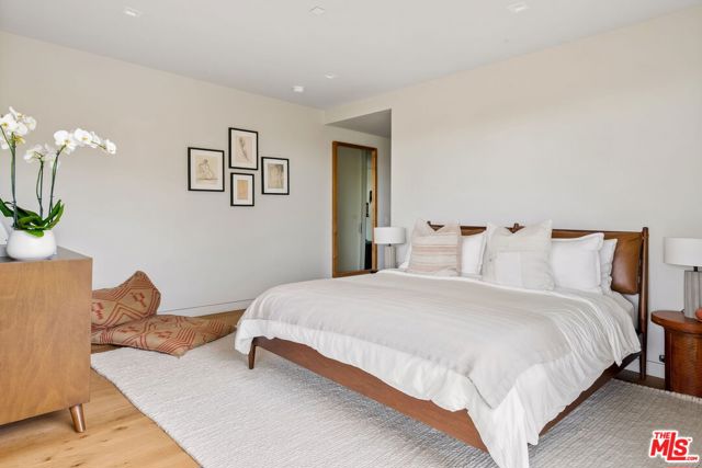 1030 Somera Road, Los Angeles CA: https://media.crmls.org/mediaz/42ca2156-35a5-4427-9cb0-51472c99ef04.jpg
