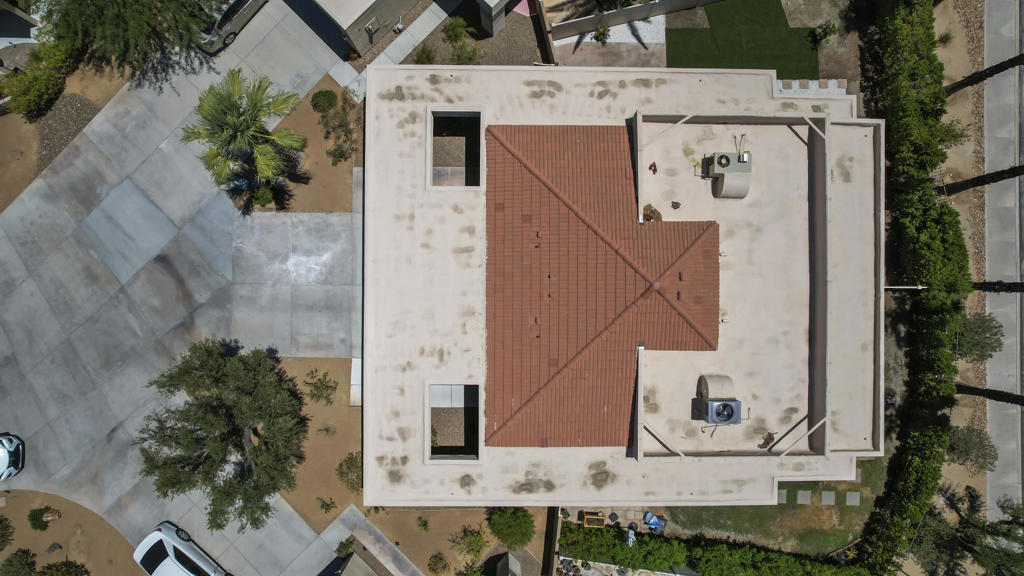 https://media.crmls.org/mediaz/42caa679-7fce-4d6b-86ab-6b54585d6893.jpg?preset=X-Large