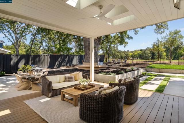 238 Cameo Dr, Danville CA: https://media.crmls.org/mediaz/42cb3280-ba63-43e8-9b17-659bbdd8841a.jpg
