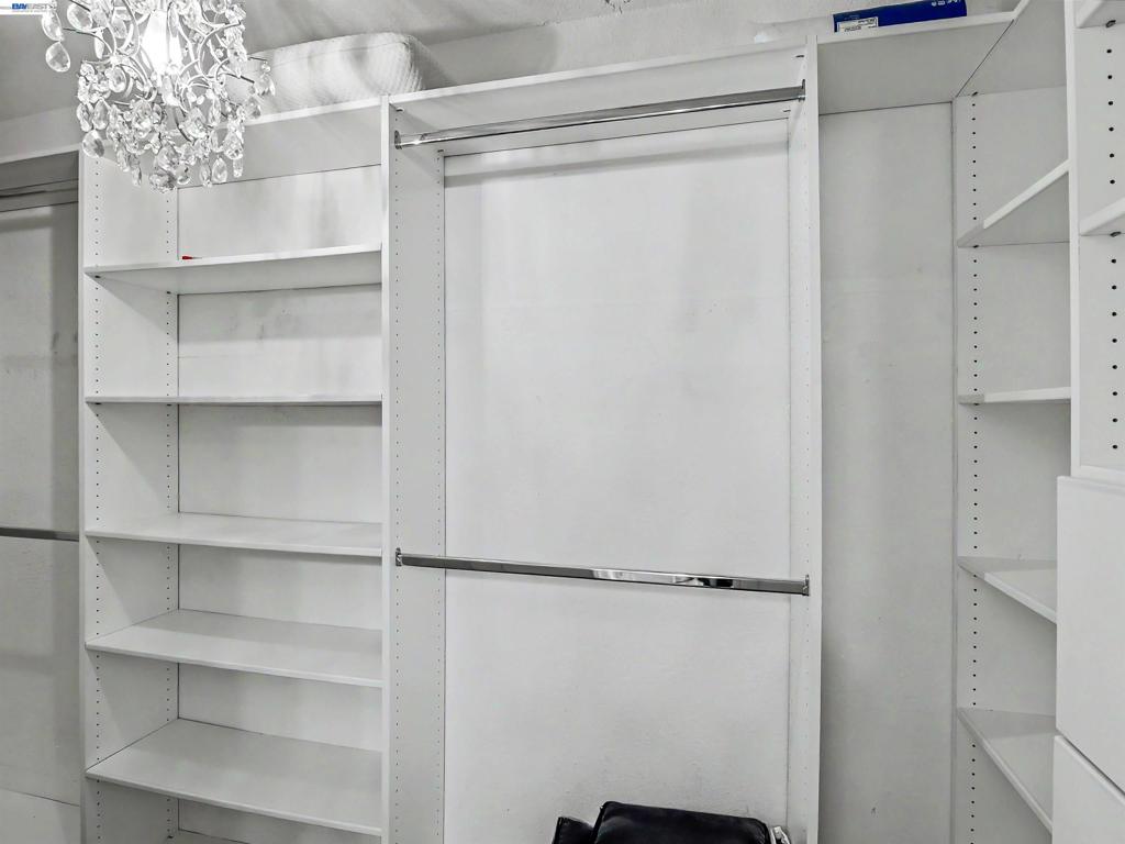 https://media.crmls.org/mediaz/42cb6215-cad6-4e93-80c2-4887d685a60d.jpg?preset=X-Large