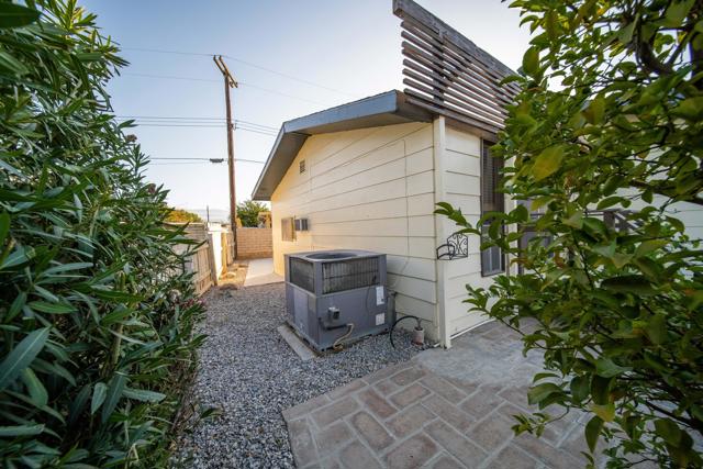 33440 Carlsbad Circle, Thousand Palms CA: https://media.crmls.org/mediaz/42cb7ae0-dae0-4898-a2b2-4cc07a87fb1e.jpg