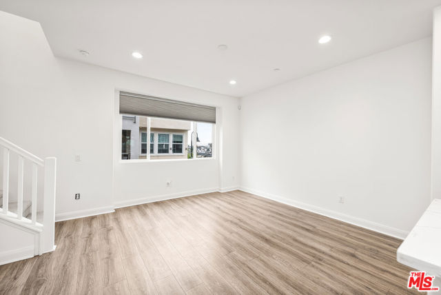516 E Imperial Avenue, El Segundo CA: https://media.crmls.org/mediaz/42cba56e-b738-45d1-93fb-e38702b5a750.jpg