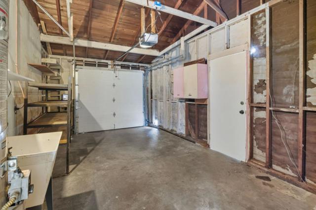 957 Oakwood Avenue, Vallejo CA: https://media.crmls.org/mediaz/42cc6050-1bce-42f5-ab98-e2e0ef33830b.jpg