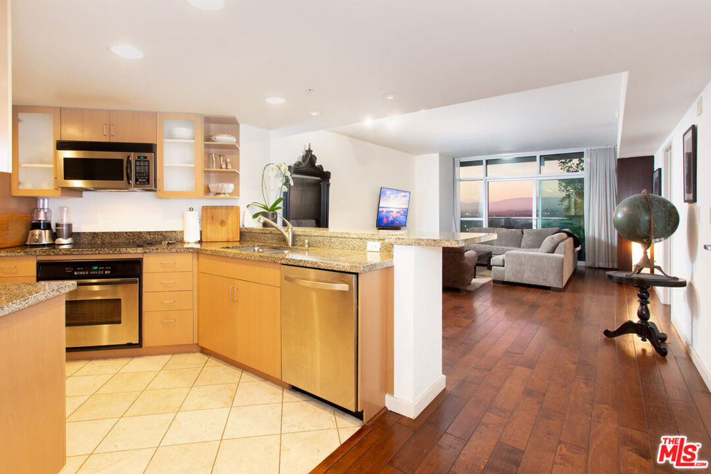 13700 Marina Pointe Drive #1507