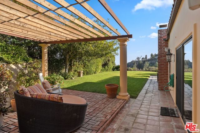 Drew Fenton | 1344 Bienveneda Avenue Pacific Palisades CA | MLS: 7487432