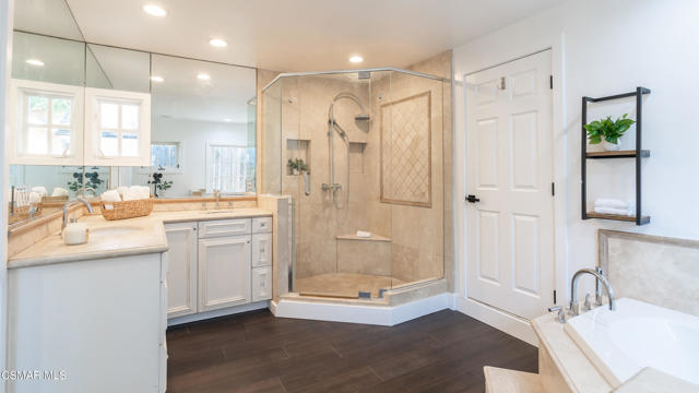 5726 Donna Avenue, Tarzana CA: https://media.crmls.org/mediaz/42cd343b-5460-4344-b088-c16a854c15ea.jpg