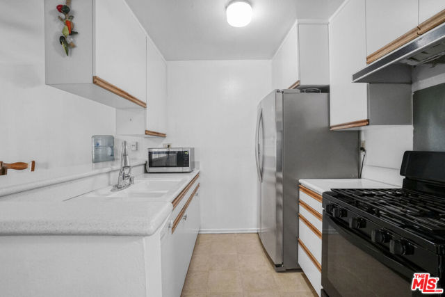 20134 Leadwell Street, Winnetka CA: https://media.crmls.org/mediaz/42cd401b-5140-4e54-bc91-fd4742e780ae.jpg
