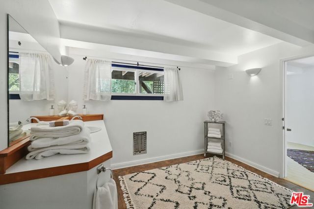1527 Bainum Drive, Topanga CA: https://media.crmls.org/mediaz/42cdf8ff-d416-4f2a-932e-3e28c03e235d.jpg