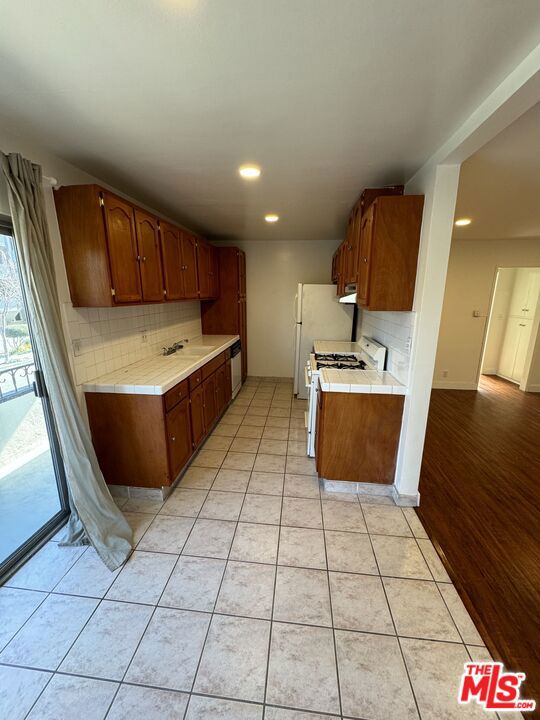 3707 Kelton Avenue, Los Angeles CA: https://media.crmls.org/mediaz/42ce2b25-0562-448d-baf2-8b68e5b2cb01.jpg