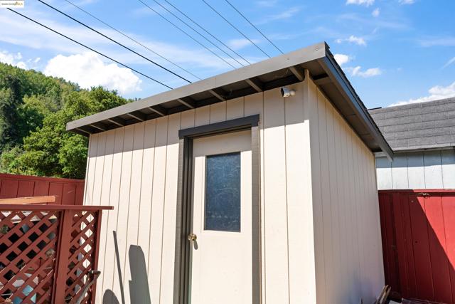 2305 Marlin Court, Pinole CA: https://media.crmls.org/mediaz/42ce5f2e-0ba9-4421-909c-146810f6d7cc.jpg