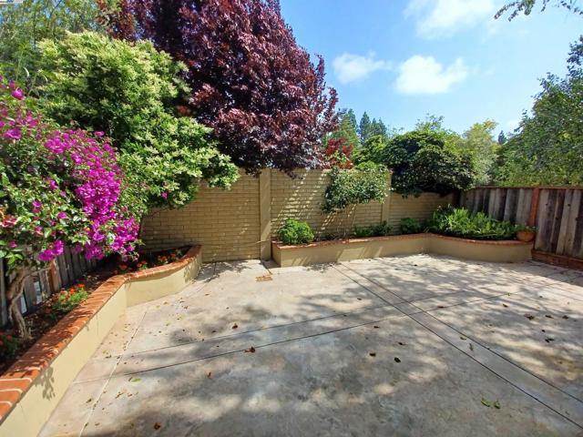 3050 Benjamin Grn, Fremont CA: https://media.crmls.org/mediaz/42ce7a5f-ce50-4657-b795-112df3d665d4.jpg