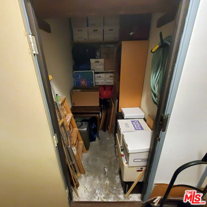 https://media.crmls.org/mediaz/42ce8e23-b6c1-4f2d-ad82-e153f2183a85.jpg?preset=X-Large