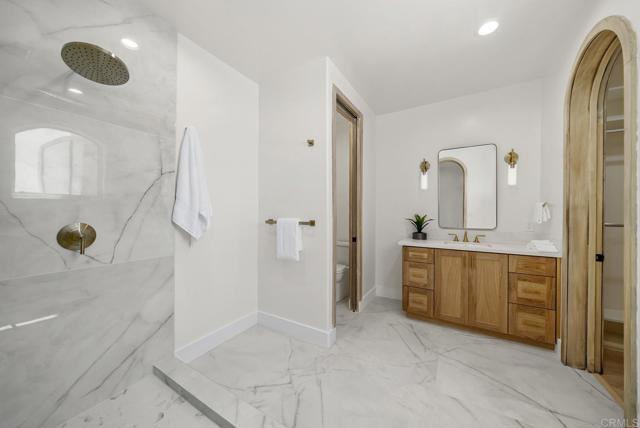 Image 41 of 72 For 711 Country Club Ln