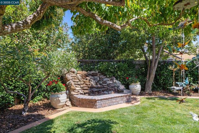 109 Forest Hill, Clayton CA: https://media.crmls.org/mediaz/42cffc0f-7eca-4606-9ba0-6371e668be68.jpg
