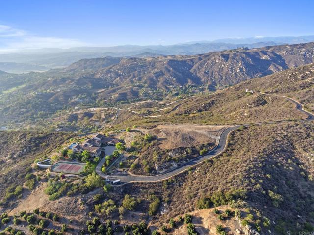 18010 Sunset Point Road, Poway CA: https://media.crmls.org/mediaz/42d002b6-8561-4ca5-bb24-28b210640c83.jpg