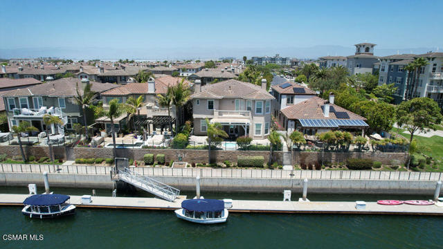 4014 Caribbean Street, Oxnard CA: https://media.crmls.org/mediaz/42d0118d-cece-4840-88ec-5fac30c7d1fb.jpg
