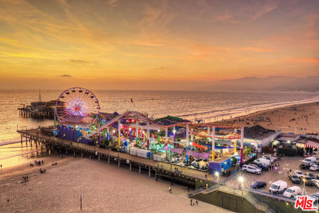 828 5th Street, Santa Monica CA: https://media.crmls.org/mediaz/42d0236f-9d9a-4763-b39a-c892e83b756c.jpg