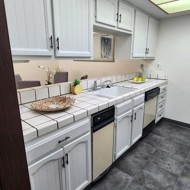 1500 Broadway, Burlingame CA: https://media.crmls.org/mediaz/42d02757-82ae-4b89-8af0-e2605d33ea9e.jpg