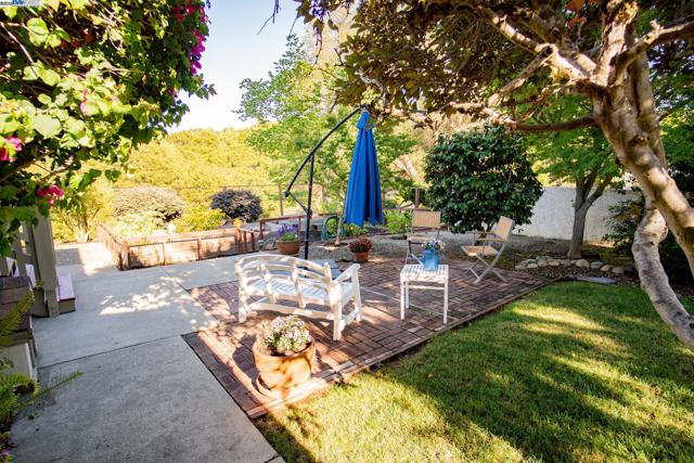 4732 Mira Vista Drive, Castro Valley CA: https://media.crmls.org/mediaz/42d04b09-b135-40ba-ae58-66dd244905b7.jpg