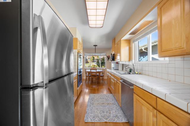 2461 Trenton Dr, San Bruno CA: https://media.crmls.org/mediaz/42d06a99-0a0c-49fe-a0e1-766bc224ccc5.jpg