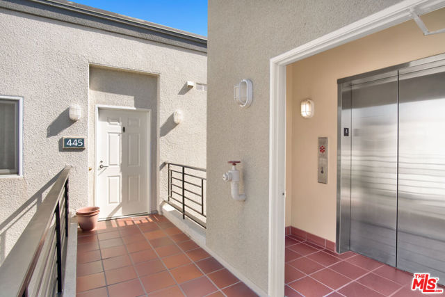 200 Pacific Coast Highway, Huntington Beach CA: https://media.crmls.org/mediaz/42d0ea10-459f-4eeb-98a1-c16421d28e36.jpg