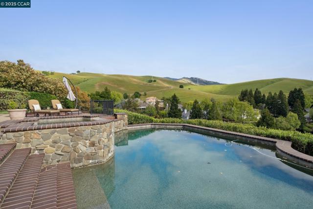 460 Silver Hollow Drive, Walnut Creek CA: https://media.crmls.org/mediaz/42d1021f-2300-42d2-b5da-0c7b465040ca.jpg