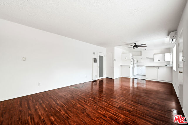 1868 10th Street, Santa Monica CA: https://media.crmls.org/mediaz/42d10cc0-8a6a-49fc-84f2-4444236f4c2b.jpg