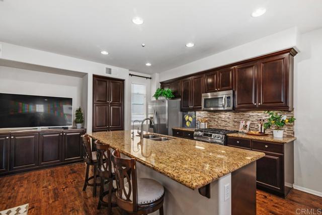 2494 Antlers Way, San Marcos CA: https://media.crmls.org/mediaz/42d11965-7154-43bd-9c55-de69ef48b2da.jpg