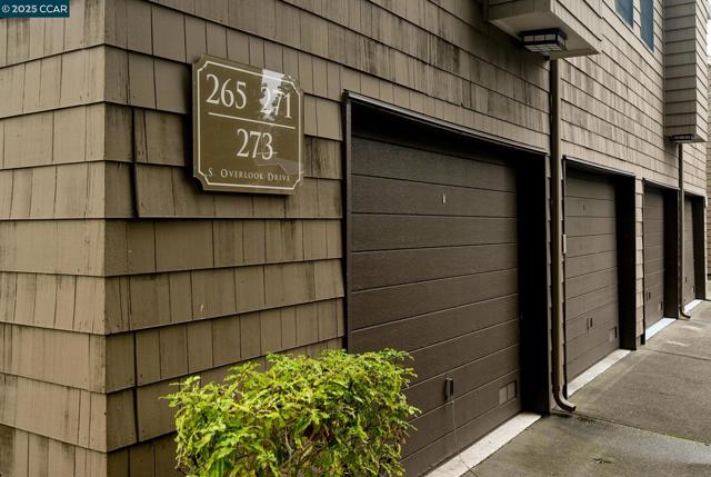 273 S Overlook Dr, San Ramon CA: https://media.crmls.org/mediaz/42d14528-62c3-47cd-a1fb-fd5013c230a0.jpg