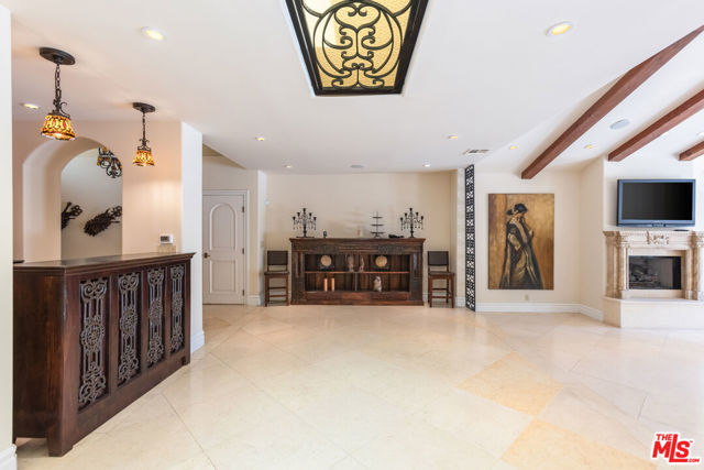 15401 Brownwood Place, Los Angeles CA: https://media.crmls.org/mediaz/42d18401-237d-41d2-ab46-732ef323f3ab.jpg