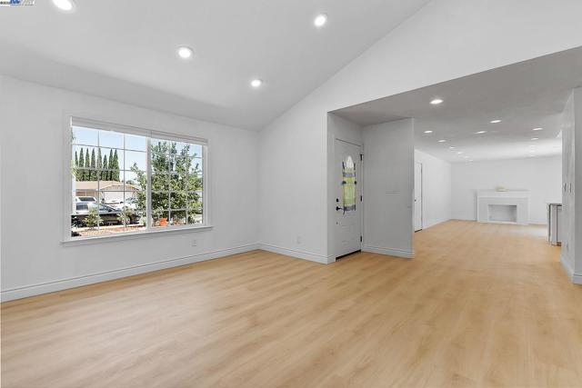 3481 Michael Pl, Bay Point CA: https://media.crmls.org/mediaz/42d1b47c-7fce-486c-8921-63109306de70.jpg