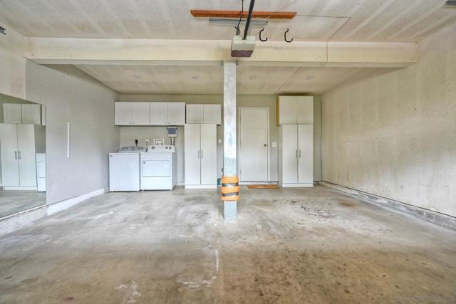 4195 Porte De Merano, San Diego CA: https://media.crmls.org/mediaz/42d1c896-f3a0-4db3-85cc-d1e856f3064e.jpg
