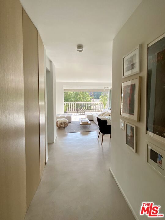 999 N Doheny Drive, West Hollywood CA: https://media.crmls.org/mediaz/42d1fb06-6d5b-4168-8190-c3d99f81b895.jpg