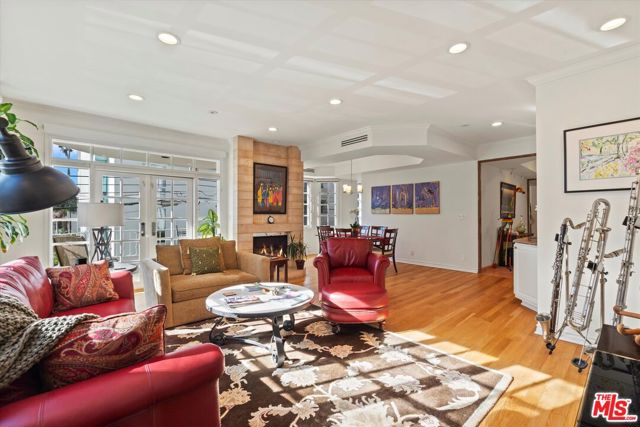 421 California Avenue, 102 photo 3