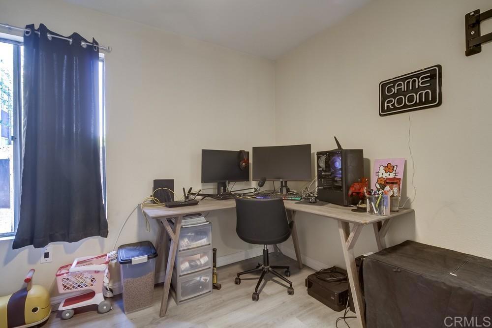 https://media.crmls.org/mediaz/42d33da3-9354-44d8-bd66-00066e13dca8.jpg?preset=X-Large
