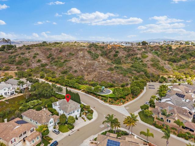 5158 Steinbeck Ct, Carlsbad CA: https://media.crmls.org/mediaz/42d3563e-fde2-481c-8175-6399ee0ac416.jpg