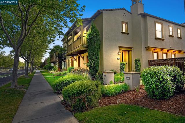 7774 Stoneleaf Rd, San Ramon CA: https://media.crmls.org/mediaz/42d39c68-de26-44e3-88ad-cb91f7a69b95.jpg