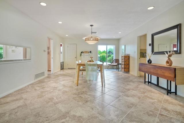 11668 Altoona Dr, El Cajon CA: https://media.crmls.org/mediaz/42d3a4c1-2105-4f86-a44c-0809e45bbacc.jpg