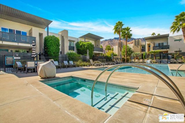 173 The riv, Palm Springs CA: https://media.crmls.org/mediaz/42d3a625-c839-40bd-923a-1f50478bcbe6.jpg