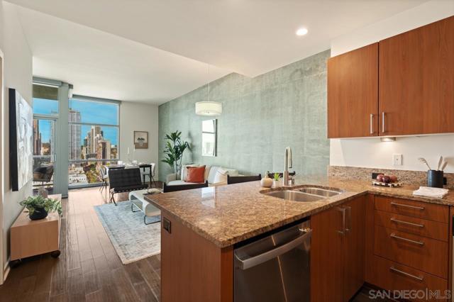 800 The Mark, San Diego CA: https://media.crmls.org/mediaz/42d3b2af-5946-410c-a336-0c5989b4296f.jpg