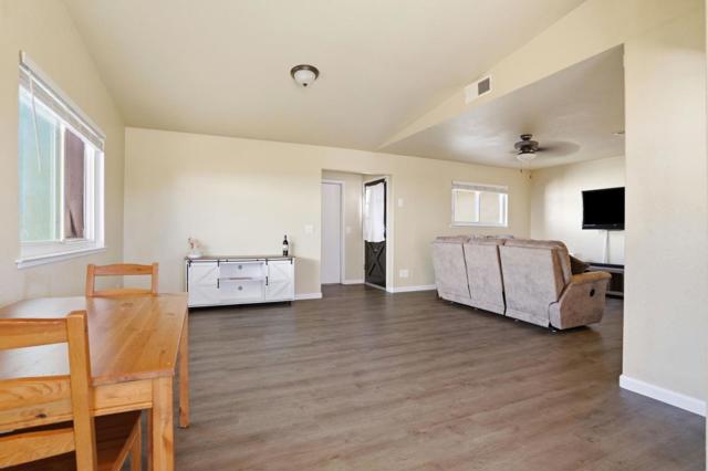 2048 Southwood Drive, Vacaville CA: https://media.crmls.org/mediaz/42d3c0c0-a5ef-4cb2-aa7e-a6ce50adf957.jpg