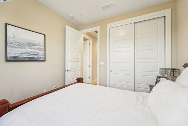 7213 Calistoga Ln, Dublin CA: https://media.crmls.org/mediaz/42d3cde3-adf3-4b34-b6f8-5ebc8a7a40a8.jpg